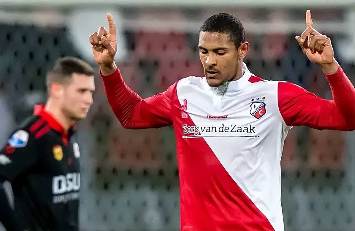 足球走上了 足球走上了