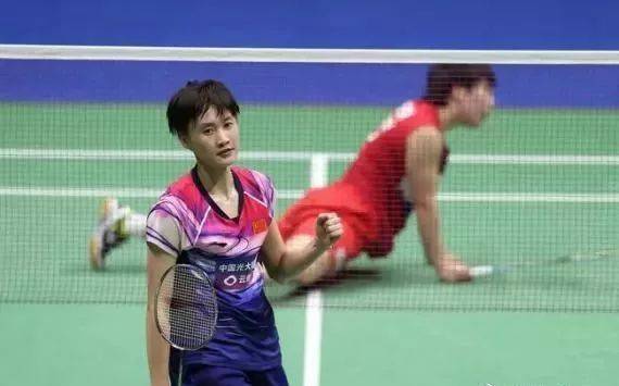 与赞助商对 与赞助商对